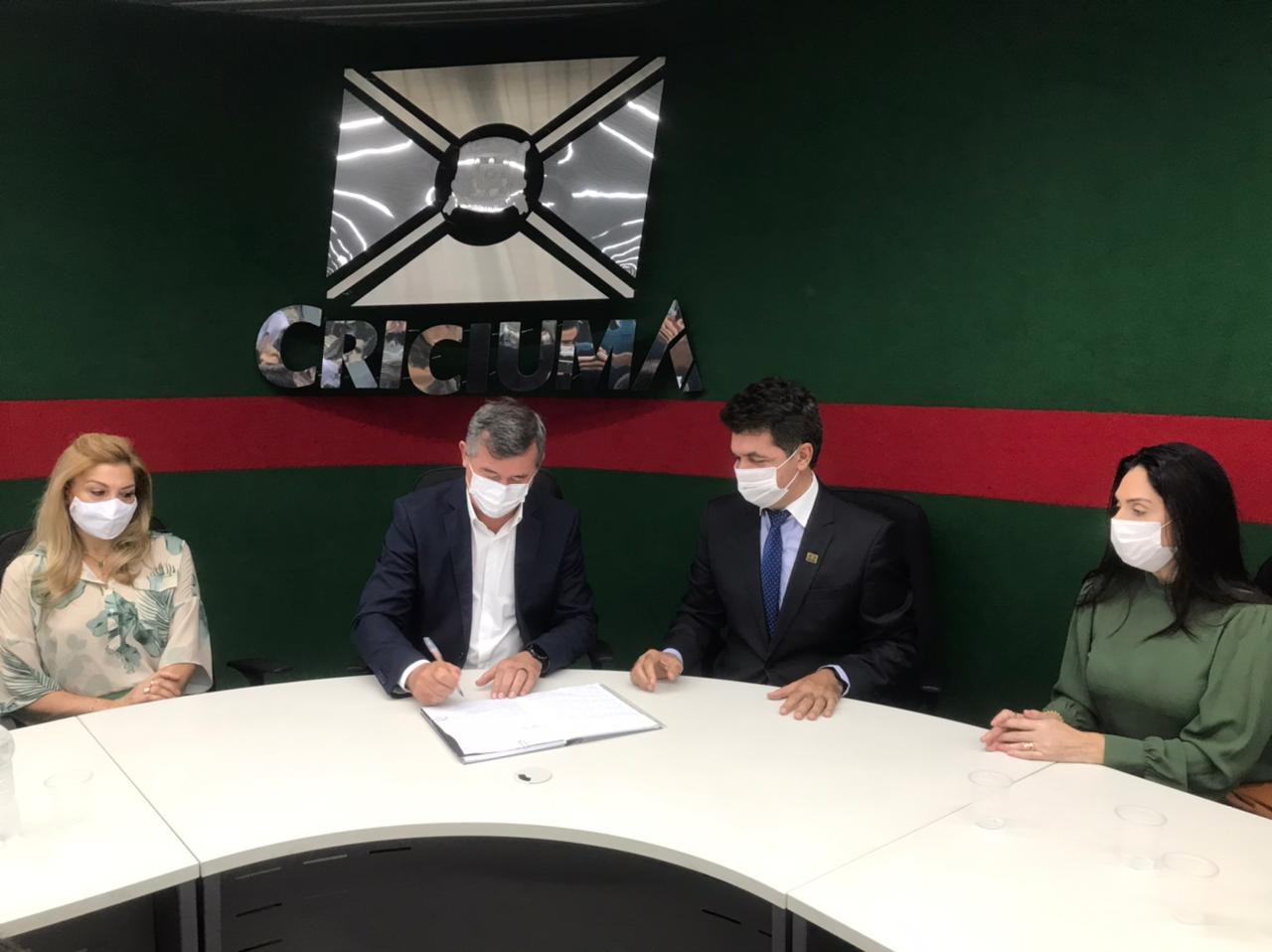 Ricardo Fabris assume Prefeitura de Criciúma
